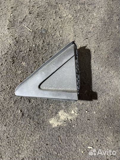 Накладка уголок задней двери Nissan Primera P12
