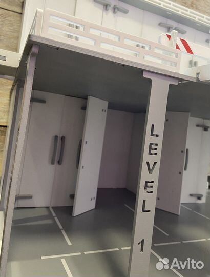 Деревянная парковка трасса для машин