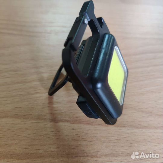 Фонарь походный с магнитом и карабином