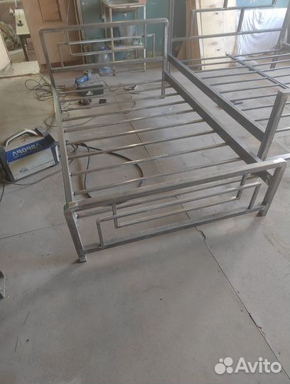 Крoвать металлическая 140х200