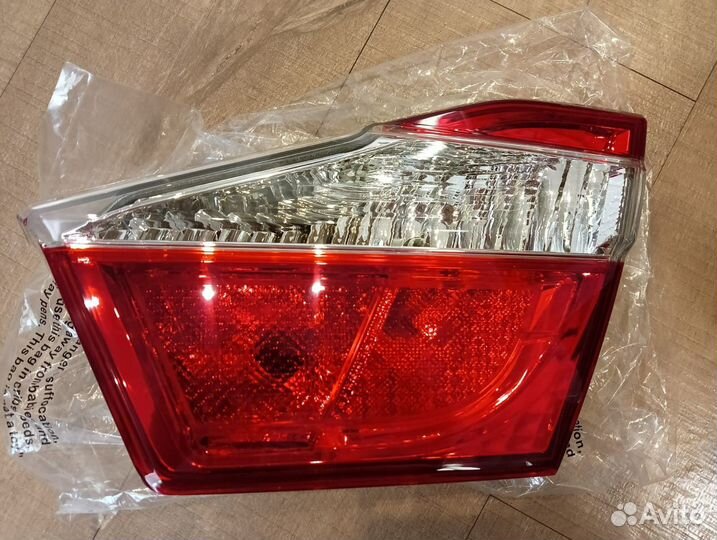 Фонарь в крышку багажника правый Toyota Camry 50