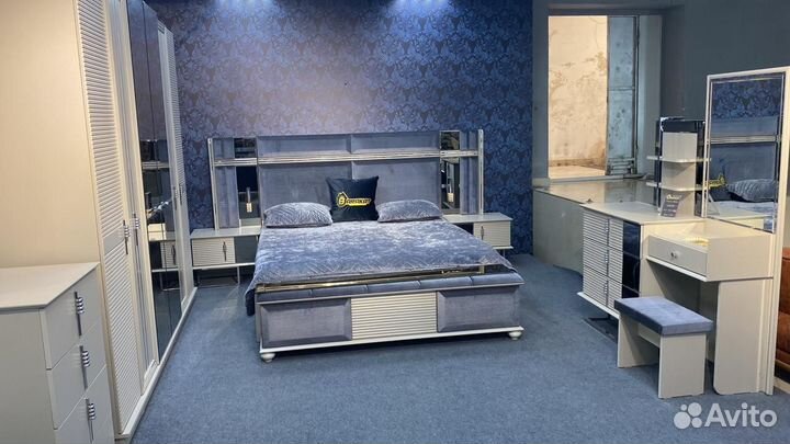 Спальный гарнитур