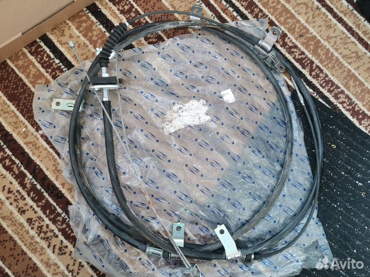 Трос стояночного тормоза центральный