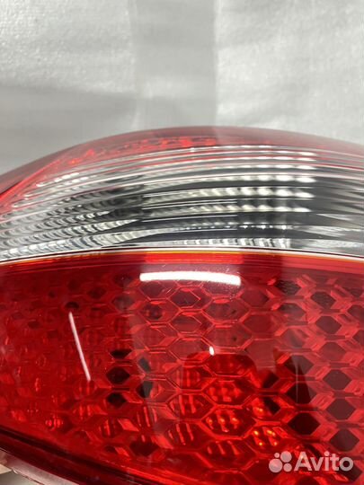Фонарь задний лев. Киа Рио 924014х000