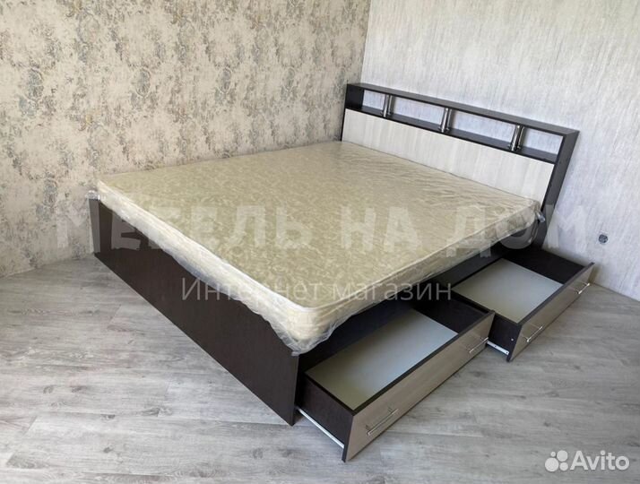 Кровать с матрасом