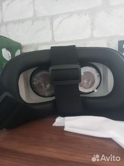 Очки виртуальной реальности и пульт управления