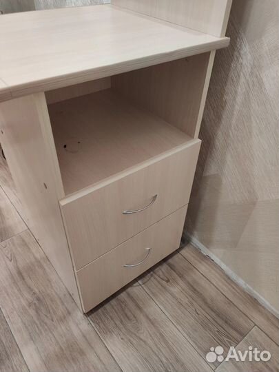 Маникюрный стол складной