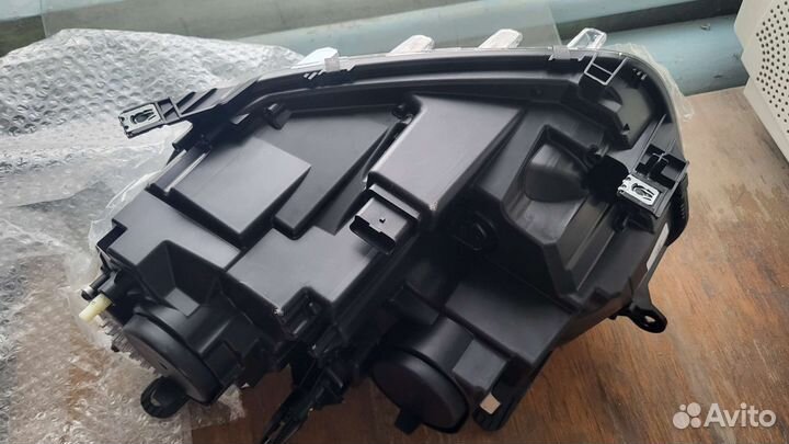 Фара правая Renault Duster c 2021г 260103537R