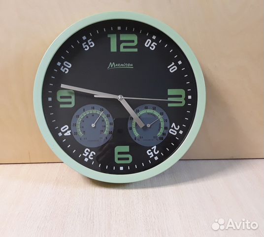 Настенные часы с термометром и гигрометром