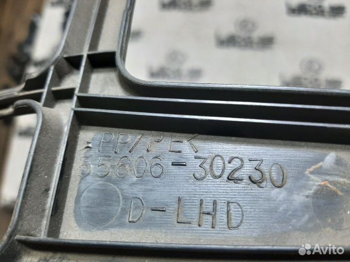 Накладка торпеды лев. перед. Lexus GS300