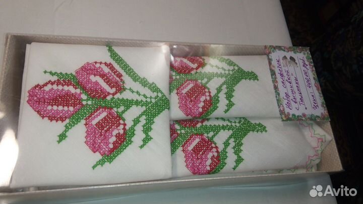 Набор салфеток с вышивкой 
