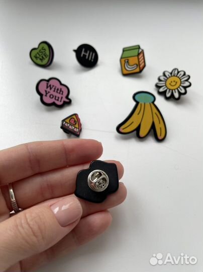Значки булавки бейджи на одежду