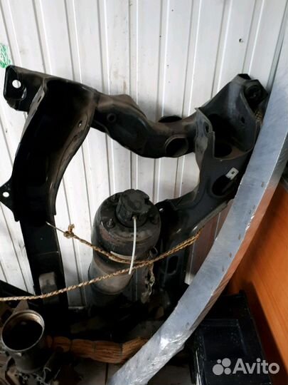 Подрамник на мерседес W211