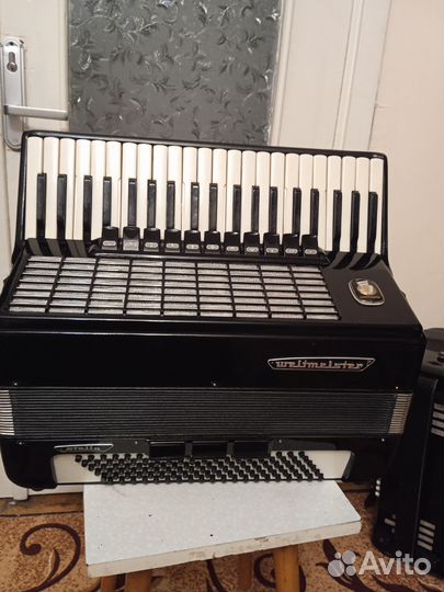 Аккордеон weltmeister stella4/4