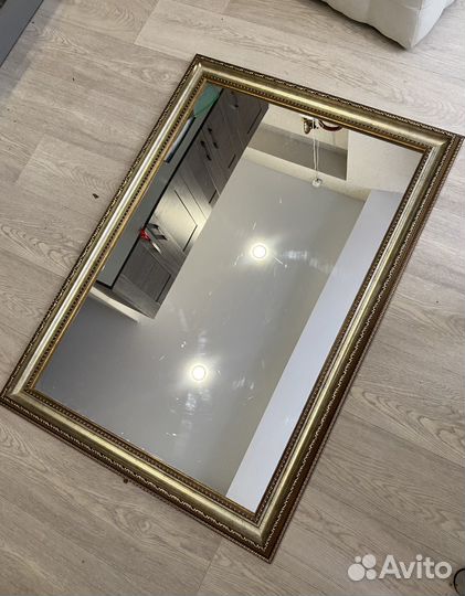 Зеркало настенное