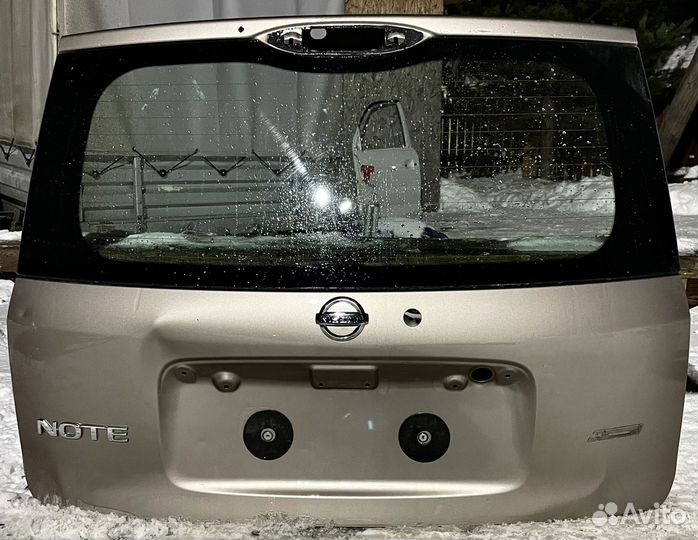 Крышка багажника Nissan note E11