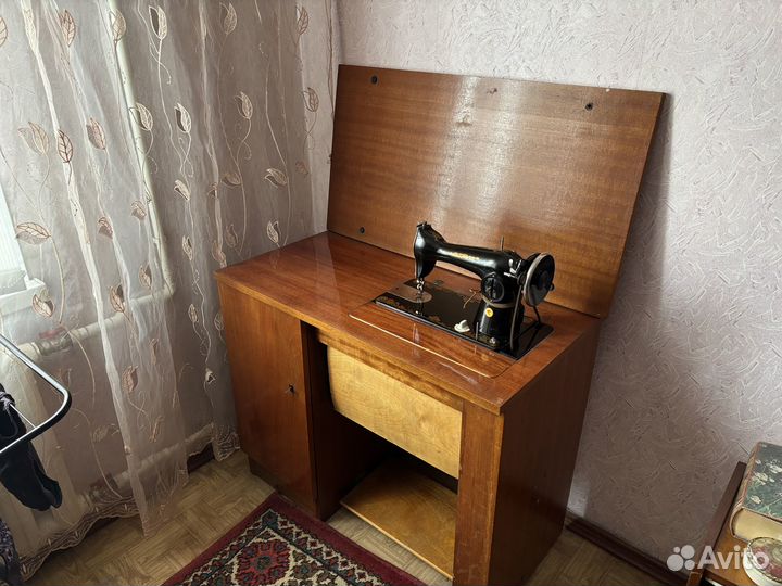 Продам швейную машинку