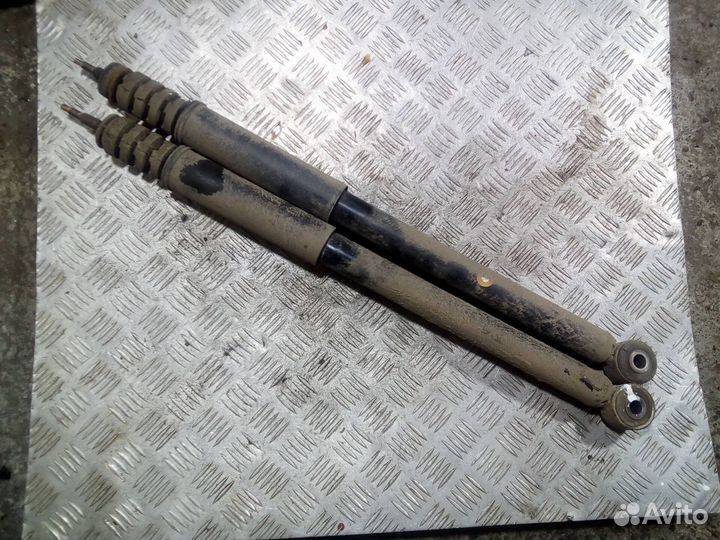 Амортизатор задний Duster/Terrano 2WD