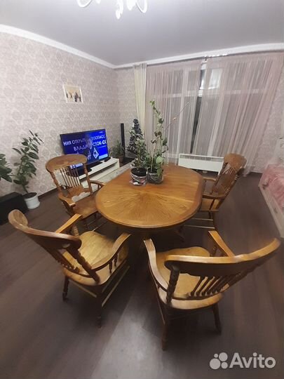 Кухонный стол и стулья