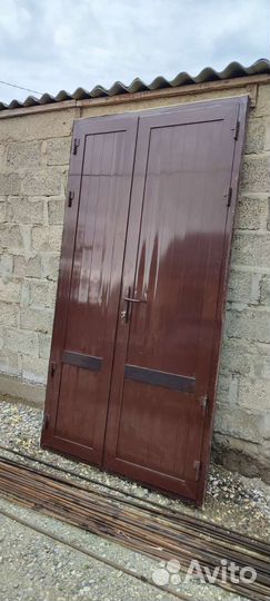 Двухстворчатые входные жел. двери