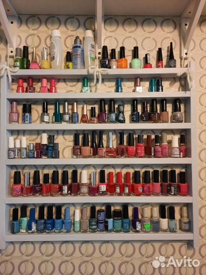 Лаки вместе с полкой