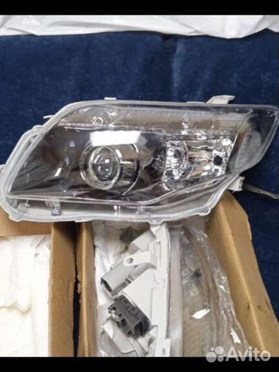 Фары Toyota Corolla Fielder/Axio 140 06-12г