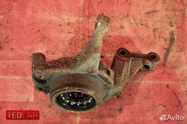 Кулак передний правый Renault Duster