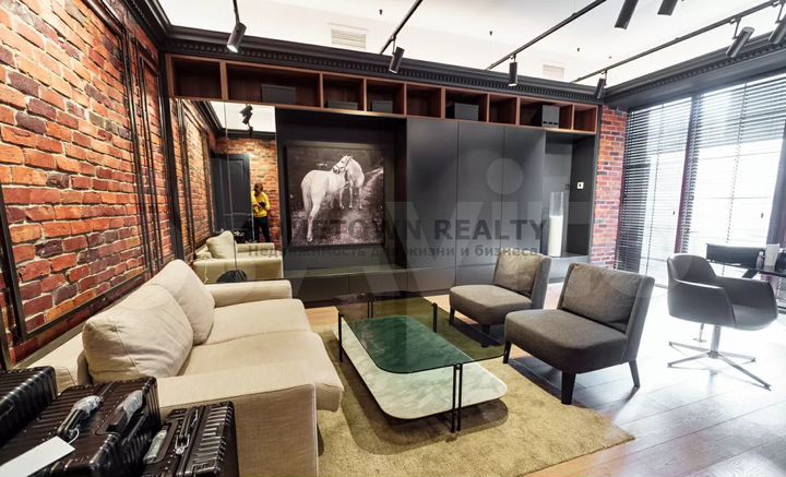 2-х этажное Здание с Арендатором - 798 м²