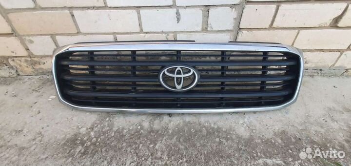 Решетка радиатора TLC100