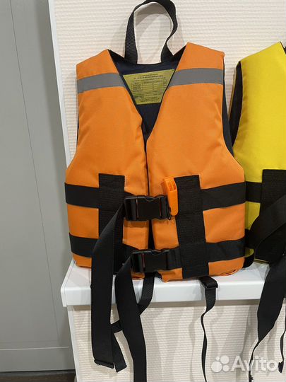 Спасательные жилеты