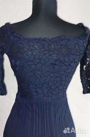 Платье р.44 тёмно синего с кружевом