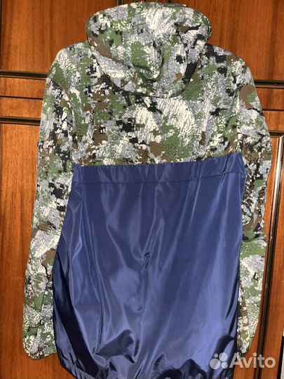 Камуфлжная ветровка