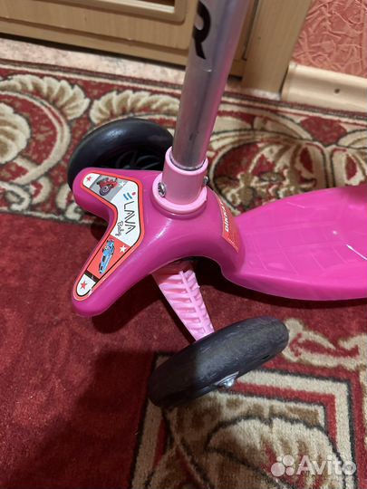 Самокат трехколесный