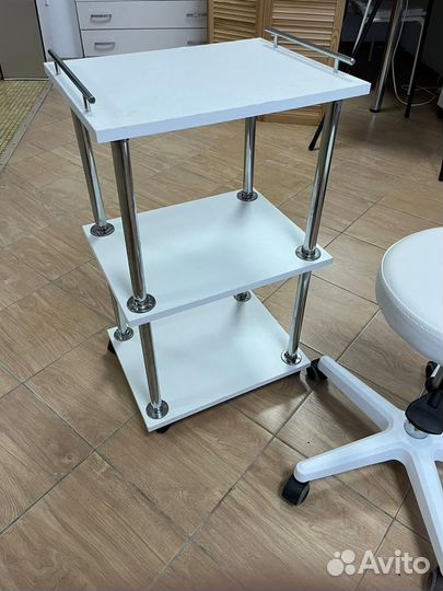 Этажерка на колесиках