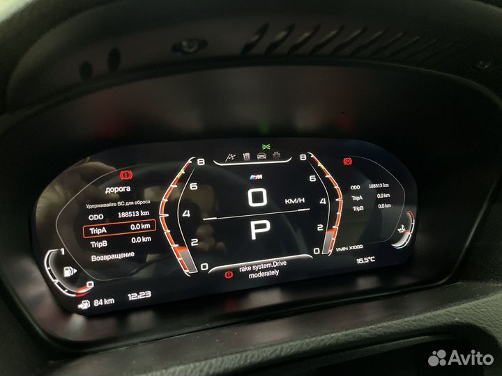 Приборная панель LCD на модели BMW