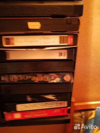Видеокассеты около сотни оптом