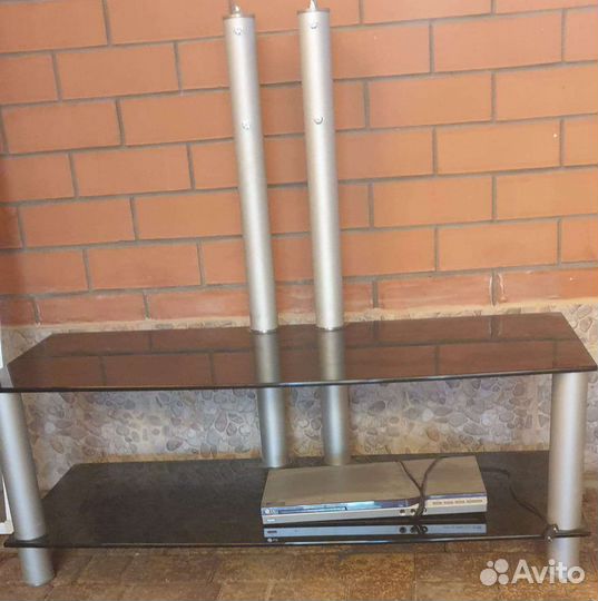 Стеклянная тумба под тв