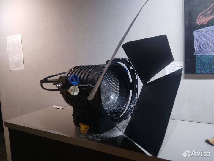 Студийный прожектор Sachtler 2 квт