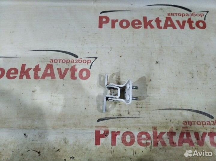 Петля двери задняя левая Mitsubishi Outlander 3