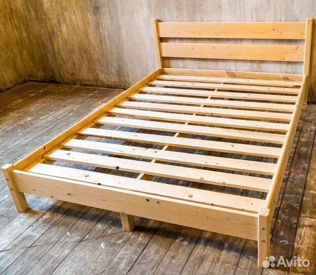 Двуспальная кровать из массива