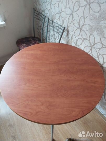 Стол кухонный круглый
