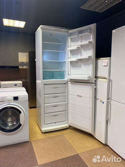 Холодильник с большой морозилкой на Гарантии