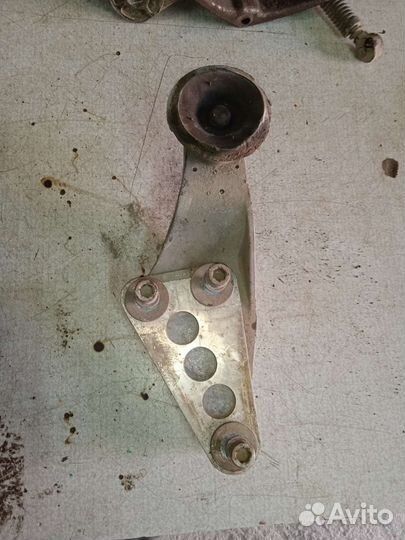 Кронштейн двигателя правый audi a8 d2 ауди а8 д2