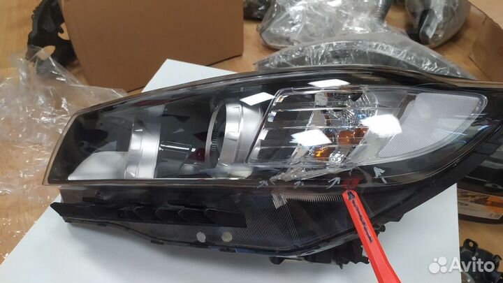 Фара левая Kia Sorento 3 UM