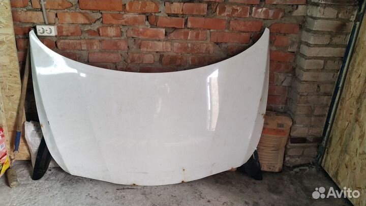 Капот на Hyundai solaris