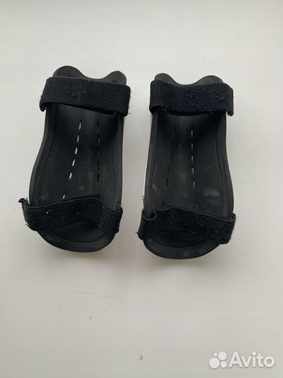 Щитки футбольные