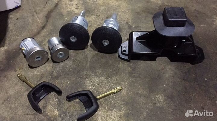 Комплект личинок Ford Transit