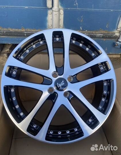 Диски литые AR885 R17 4*98 на LADA Priora