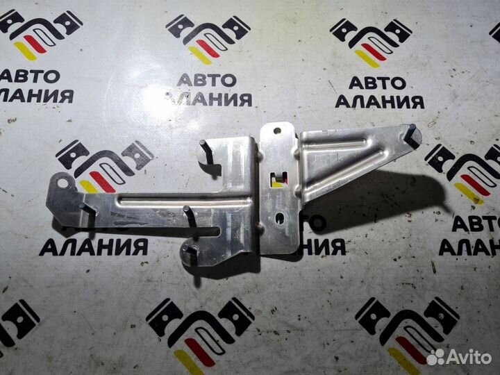 Кронштейн Bmw 5 F10 N52B30 2011