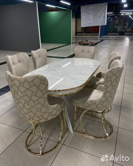 Стол и стулья